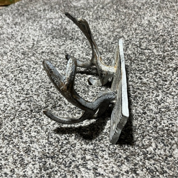 Rustic 4-Point Deer Antler Cast Iron Wall Hook, Rustic Home Decor Heavy - Picture 5 of 8